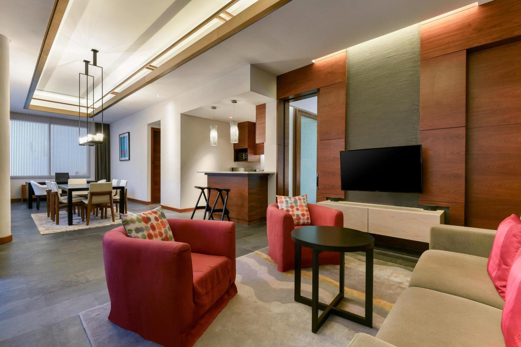 The Westin Doha Hotel & Spa Ngoại thất bức ảnh A suite at the hotel